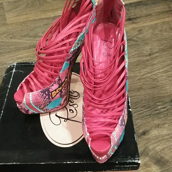 Heels - Picture 3 of 3